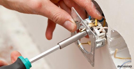 Installation d'une prise électrique chez un particulier