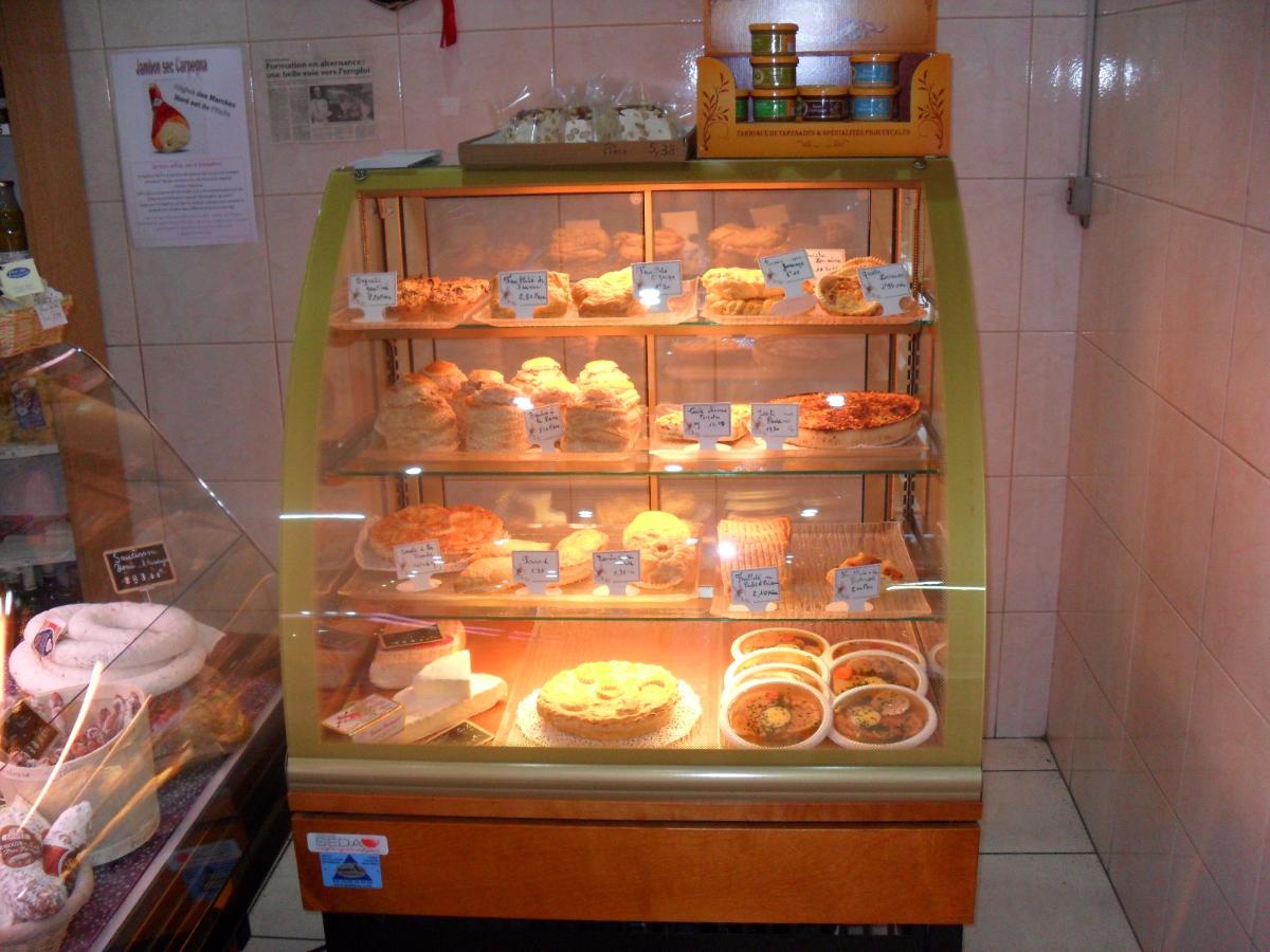 Vitrine avec de la pâtisserie