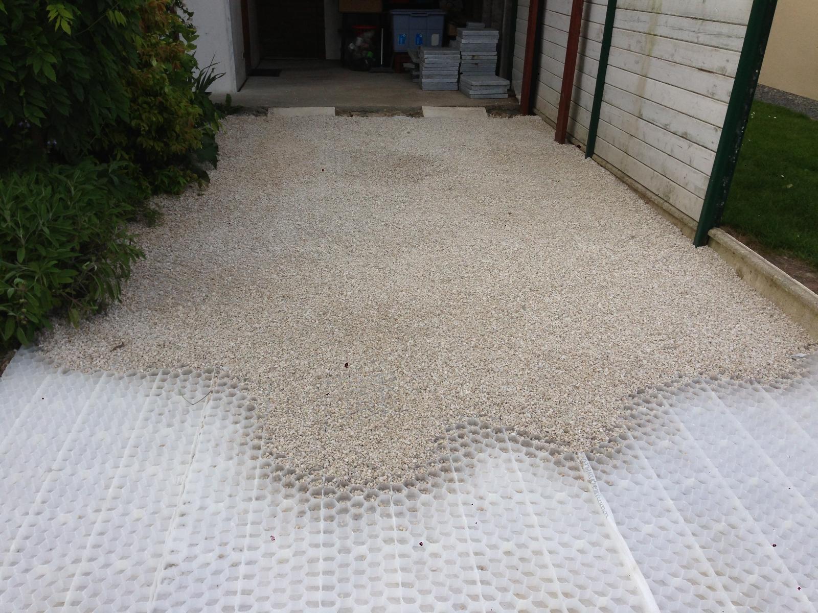 Gravier sur nid d'abeille