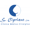 Logotipo da S. Cipriano, uma clínica médico-cirúrgica. Círculo azul e branco; texto manuscrito em azul.