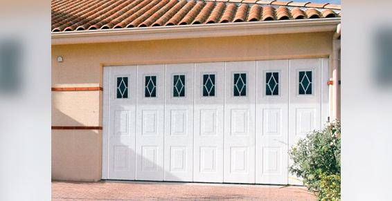 Porte de garage motorisée en PVC à Lésigny