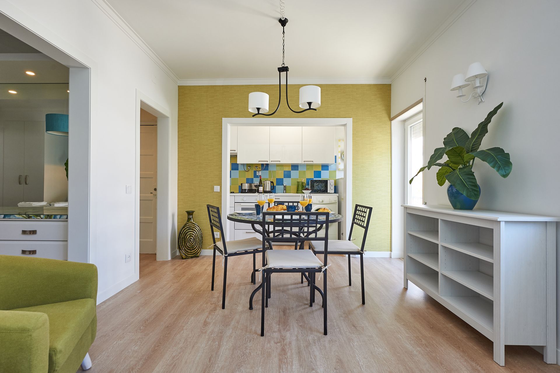A living room with a table and chairs in it