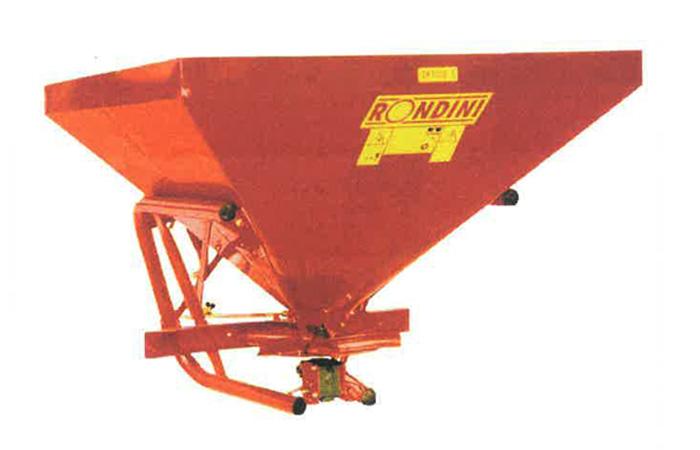 Distributeur d'engrais - Matériel agricole à Montregard