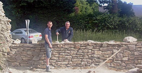 Création de murets en pierres anciennes à Rochefort en Terre
