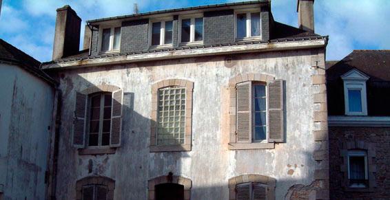 Maçonnerie avant à Saint Gravé