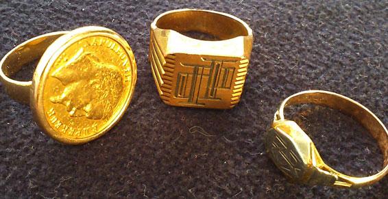 Chevalières, bagues, alliances, gourmettes, bracelets, pendentifs, boucles, joncs etc...