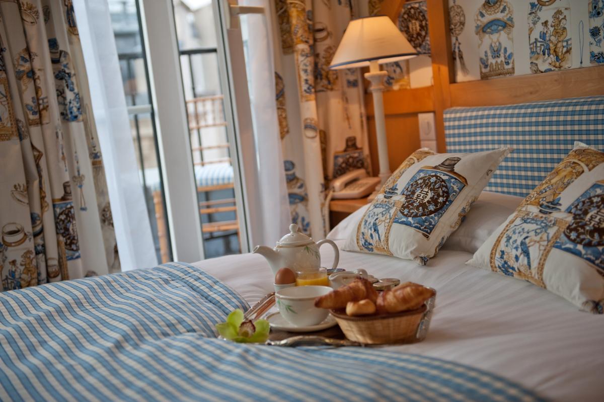 Chambre de catégorie Standard avec terrasse et vue sur le carrefour de