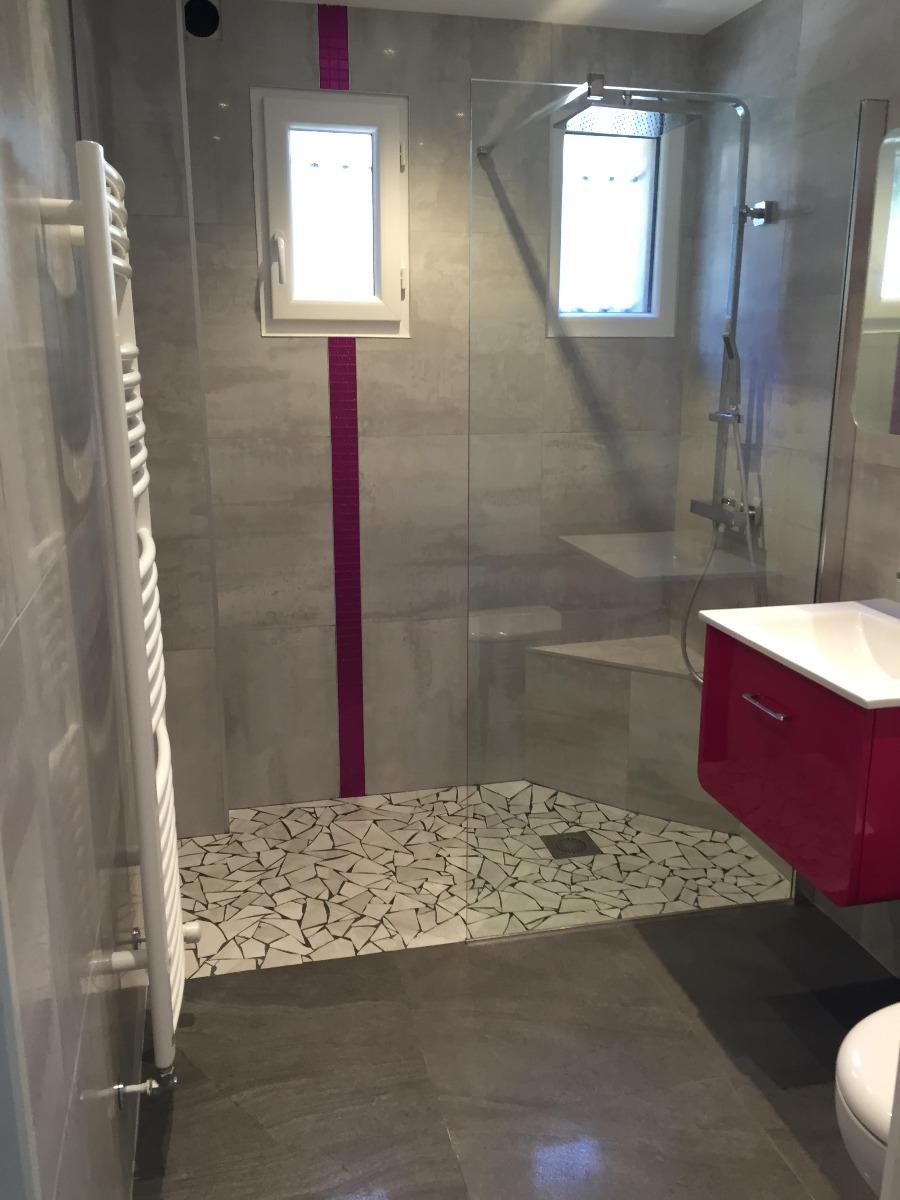 Salle de bain avec SCUBLA PLOMBERIE