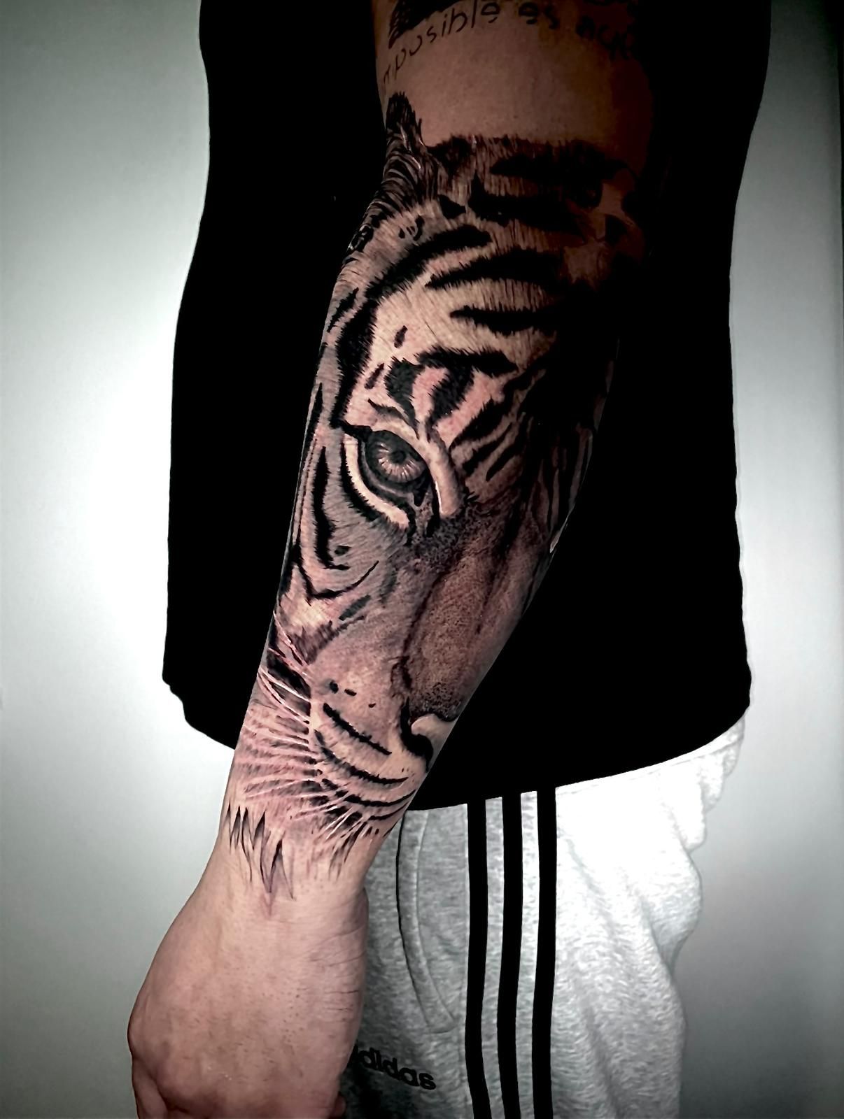 Realistic stock image of tattoo artist at work.