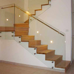 חיפויים ומדרגות זכוכית 