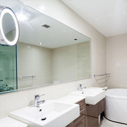 מראות ומסגרות 