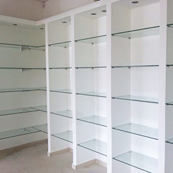 רהיטי זכוכית