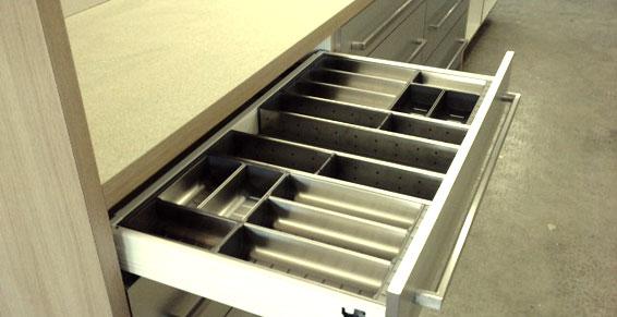 Aménagement de tiroirs en inox