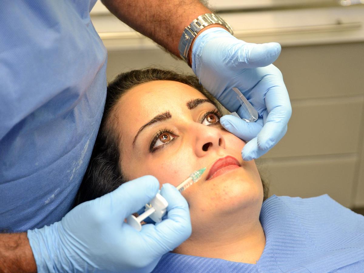 Clinique dentaire Paris 16 - Comblement des rides et ridules avec de l'acide hyaluronique
