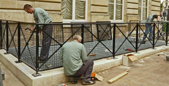 La pose de garde-corps pour les collectivités de Hauts-de-Seine