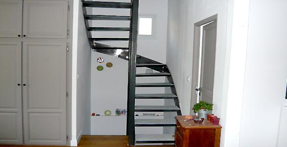 Réalisation d'escaliers métalliques originaux en région parisienne