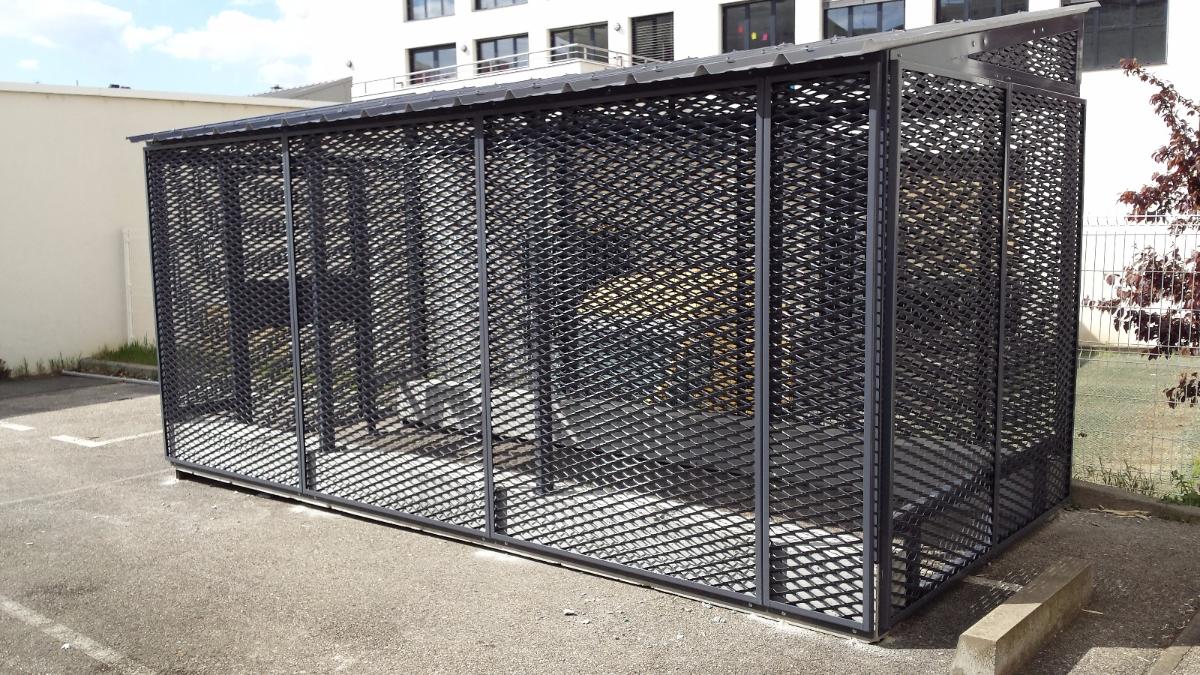 Local ajouré et couvert