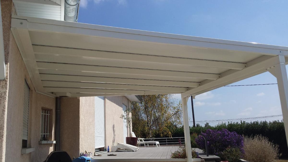 Abri terrase panneau sandwich aluminium