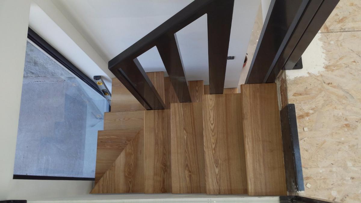 escalier acier marches bois