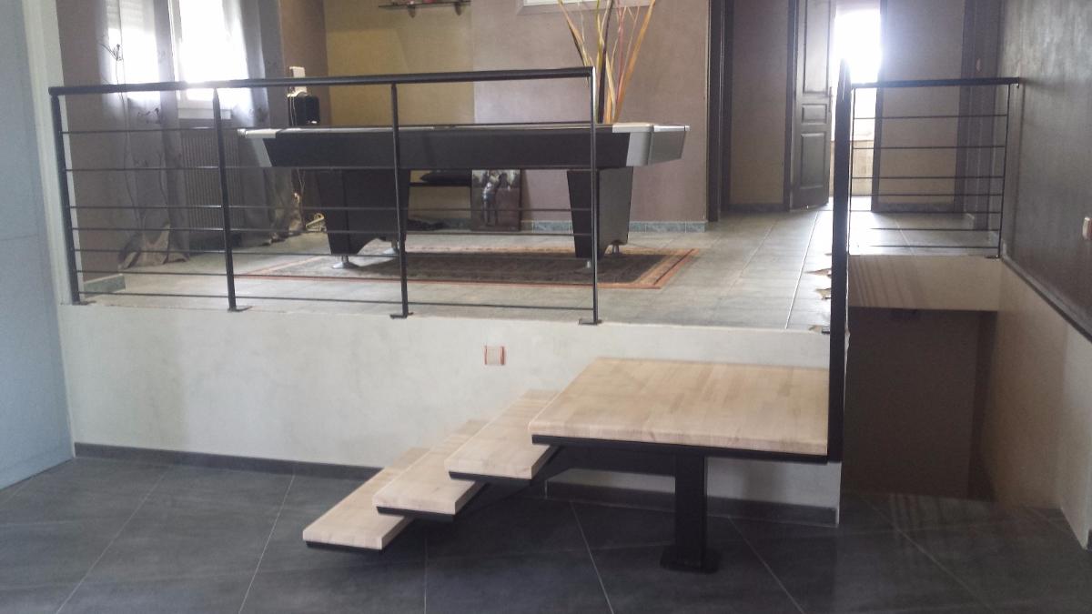 Garde-corps et escalier acier marches bois