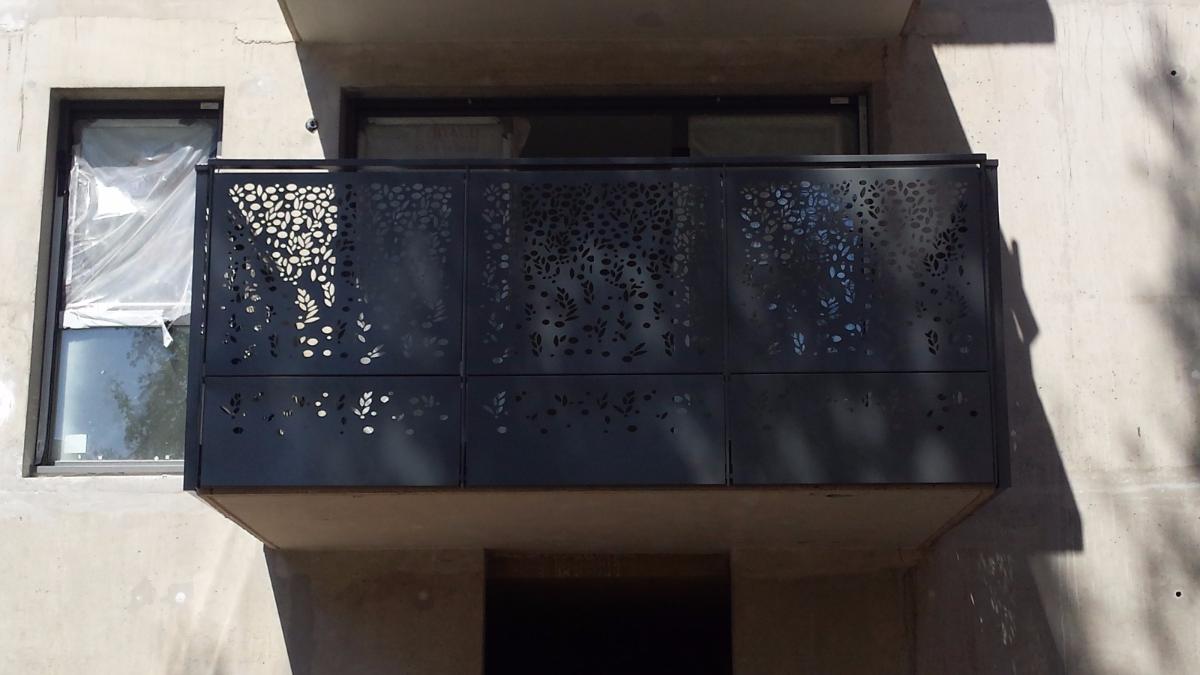 Garde-corps acier tôlé à motif