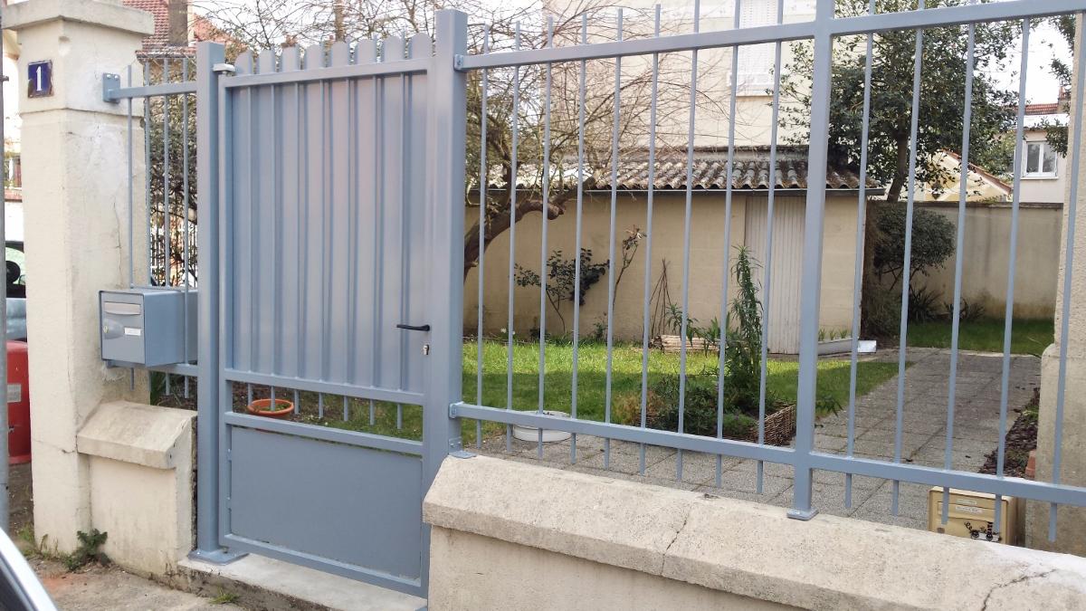Portillon et clôture barraudés CNP Meyzieu