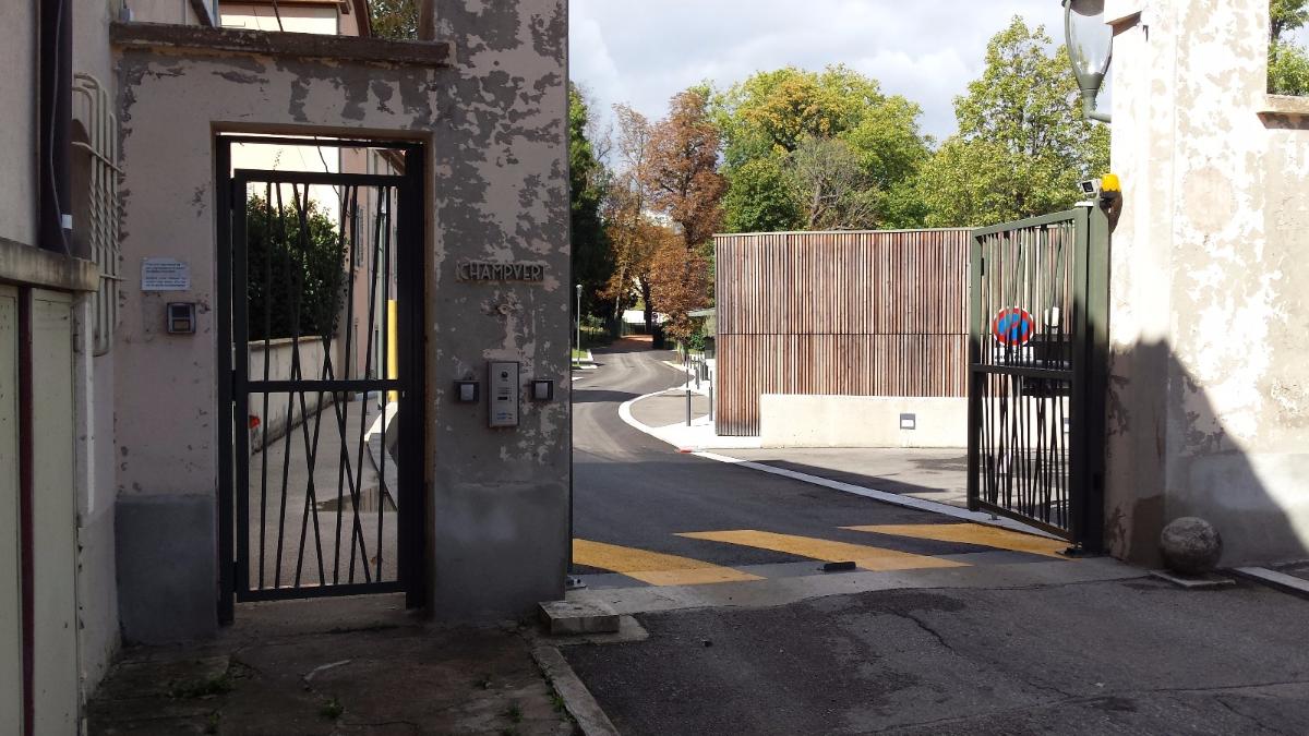 Portillon Portail motorisé type bambou