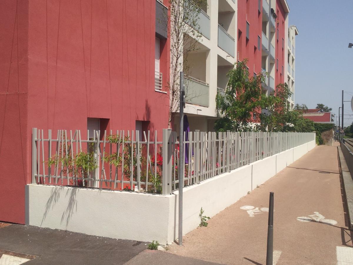 Clôture type bambou