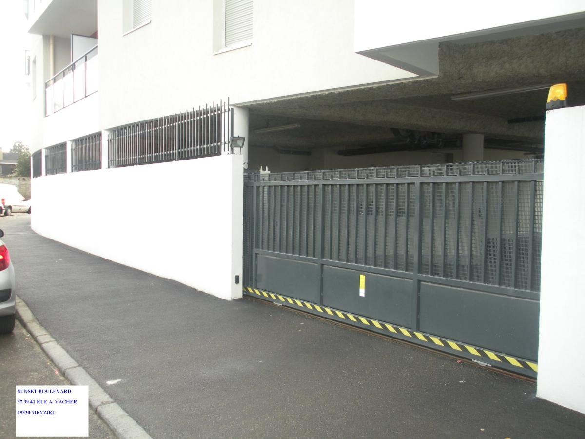 Copropriété portail motorisé