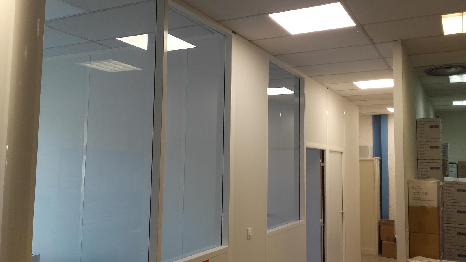 Pose de cloisons amovibles