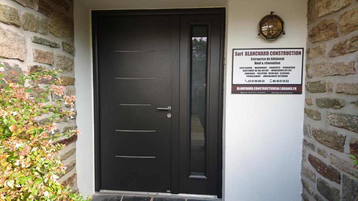 Porte d'entrée en aluminium