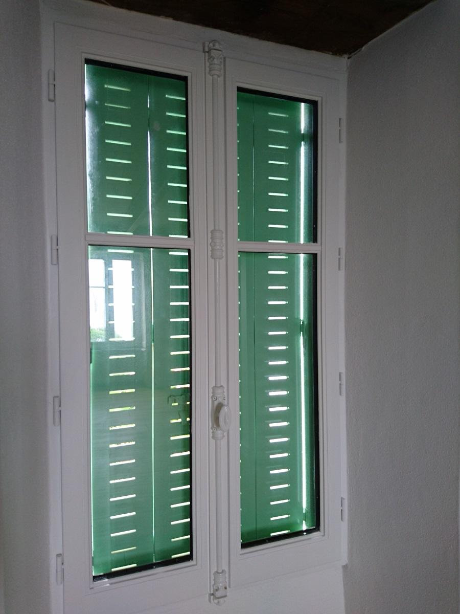 Fenêtre et persienne en bois