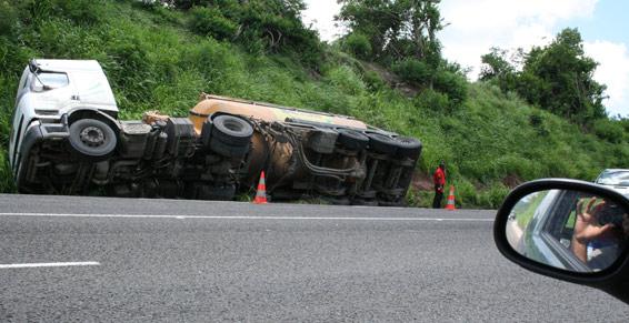 Ancel Philippe.  Signalisation poids-lourd accidenté. Gardiennage et surveillance à Sainte-Luce