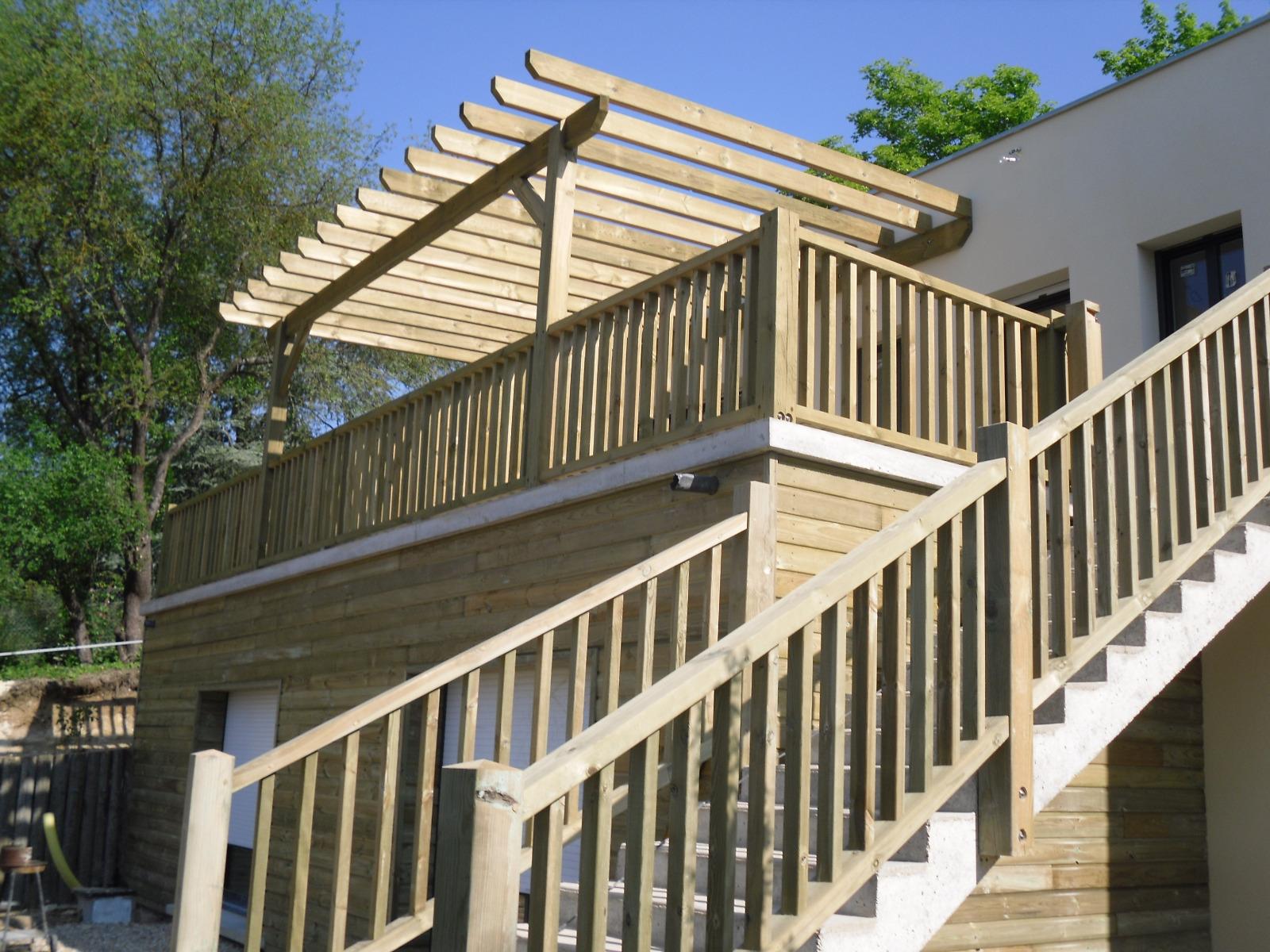 Rampe d'escalier32 Bardage et terrasse avec pergola