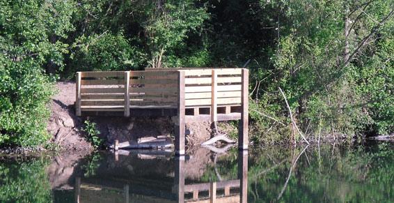 Guerville, Scierie - Ponton en bois