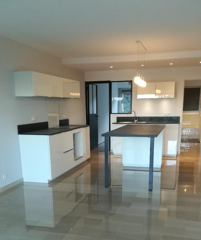 Rénovation Appartement Cuisine Antibes
Rénovation Intérieure CANNES LA BOCCA - MOUGINS - VALBONNE - BIOT - CAP D'ANTIBES
France
MAÇONNERIE 
Dépose soignée et évacuation des meubles CUISINE et OFFICE placards dressing et électroménager cumulus ainsi que la chape carrelage
Dépose soignée et évacuation cloison parpaing ou brique de la chambre  ainsi que les  portes cadres et  placard
Fourniture et pose porte plane chambre
Dépose soignée et évacuation des sanitaires et faience de la SALLE DE BAIN ainsi que la chape
Dépose soignée et évacuation de la faïence et sanitaire de la SALLE DE DOUCHE ainsi que la chape
Dépose soignée et évacuation de la faïence et sanitaire du TOILETTE ainsi que la chape, et le placard technique attenant
Fourniture et pose CHAPE et carrelage au choix style 60x60 SOL CUISINE, OFFICE, TOILETTE, SDD, SDB
Fourniture et pose carrelage au sol style 60x60 CHAMBRE 1 ET 2 et DÉGAGEMENT et SÉCHOIR 
PONÇAGE SOL MARBRE ENTRÉE, SÉJOUR, CHAMBRE : effectue un ponçage en quatre couches, à granulométrie croissante, et vous propose une finition au choix : mate, satinée, brillante.
PLOMBERIE 
 Fourniture et installation chauffe-eau électrique Plus stéatite vertical mural 200L style ATLANTIC avec son groupe de sécurité et siphon
Fourniture et installation clarinette de répartition des eaux chaudes et froides à côté du cumulus
2.3 Fourniture et installation des alimentations eaux chaudes et froides de la cuisine et des salles de bains dans les faux plafonds ou le sol 
Fourniture et installation des vidanges des salles de bains et cuisine
BENS DÉCO — 970 chemin de fontmerle, L'estagnol pervenche c, 06600 ANTIBES, France — Téléphone : 0625806760 Page 1 / 3 e-mail : jerome.bens@wanadoo.fr — EI — 481750065 — SIRET : 48175006500023 — 
Dépose et repose radiateurs
SALLE DE BAIN 
Fourniture et installation Baignoire rectangulaire 160 x 70 cm. En acrylique. A poser ou à encastrer. Avec plage de robinetterie sur gorge. Epaisseur de plaque 4 mm. Traitement de la surface externe par fibre de verre. Fond et bord renforcés. Receveur pleine masse à coller 120 x 80 blanc. Bonde inclue
Fourniture et installation Mitigeur bain-douche JOY chrome avec ensemble de douche + douchette Raindance S 120 3 jet, flexible ISIFLEX et support de douchette
Fourniture et installation Toilette suspendu style Bâti-support autoportant DUOFIX  avec sa plaque de déclenchement double touche SIGMA 01 Blanche ainsi que le Pack WC suspendu RENOVA semi-caréné abattant frein de chute
Fourniture et installation meuble Lavabo style DELPHA L90 origine chênes scie clair 3 tiroirs avec vasque céramique blanc brillant, pied carré, Siphon, Mitigeur REBRIS S110 CoolStart, Miroir rond Oslo 90 cm
Fourniture et pose Faïences murales style au choix Remise en forme du faux plafond BA13
SALLE DE DOUCHE 
Fourniture et installation Receveur DAILLY'O 180x80 Blanc Ardoise avec bonde Slim
Fourniture et installation colonne de douche style Showerpipe Crometta S 240
Fourniture et installation Meuble de salle de bain sous vasque Alterna PRIMEO 60 cm Blanc/Bois, avec vasque céramique, mitigeur et miroir et spot
Fourniture et pose Faïences murales style au choix Remise en forme du faux plafond BA13
TOILETTE ENTRÉE 
Fourniture et installation Meuble de salle de bain sous vasque Alterna PRIMEO 60 cm Blanc/Bois, avec vasque céramique, mitigeur et miroir et spot
Fourniture et installation Toilette suspendu style Bâti-support autoportant DUOFIX 112cm avec ça plaque de déclenchement double touche SIGMA 01 Blanche ainsi que le Pack WC suspendu RENOVA semi-caréné abattant frein de chute
Fourniture et pose Faïences murales style au choix 
PEINTURE INTÉRIEUR 
PLAFOND Grattage et ouverture des fissures, pose enduits appropriés finition lisse, peinture plafond mat blanc
MURS Grattage et ouverture des fissures, pose enduits appropriés finition lisse peinture velouté couleur au choix
PORTES et RADIATEURS Pose 2 couches de peinture couleur à l'identique y compris préparation
