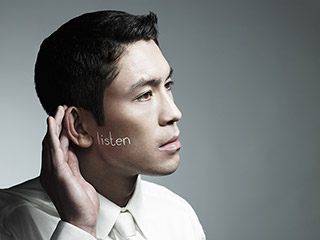 תרגום סימולטני בלחישה