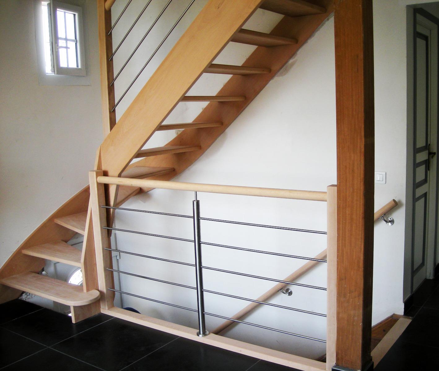 escalier bois rambarde