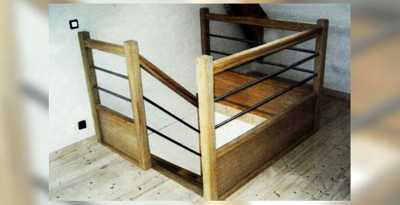 Escaliers en bois et métal accès mezzanine