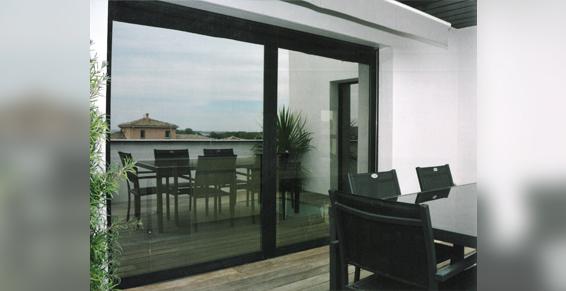 Baie vitrée en PVC noir