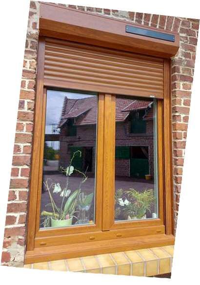 Un volet roulant solaire chêne doré