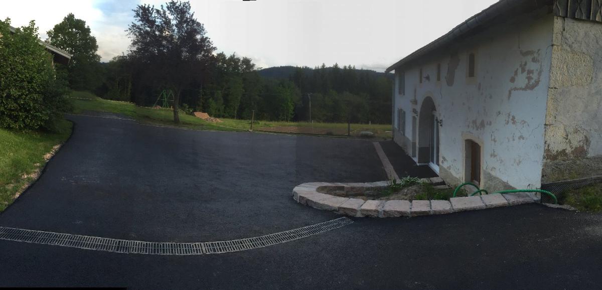 Pose d'enrobé à PLOMBIERES LES BAINS