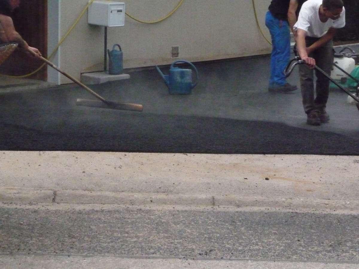 Pose manuelle d'enrobé dans les Vosges (88)