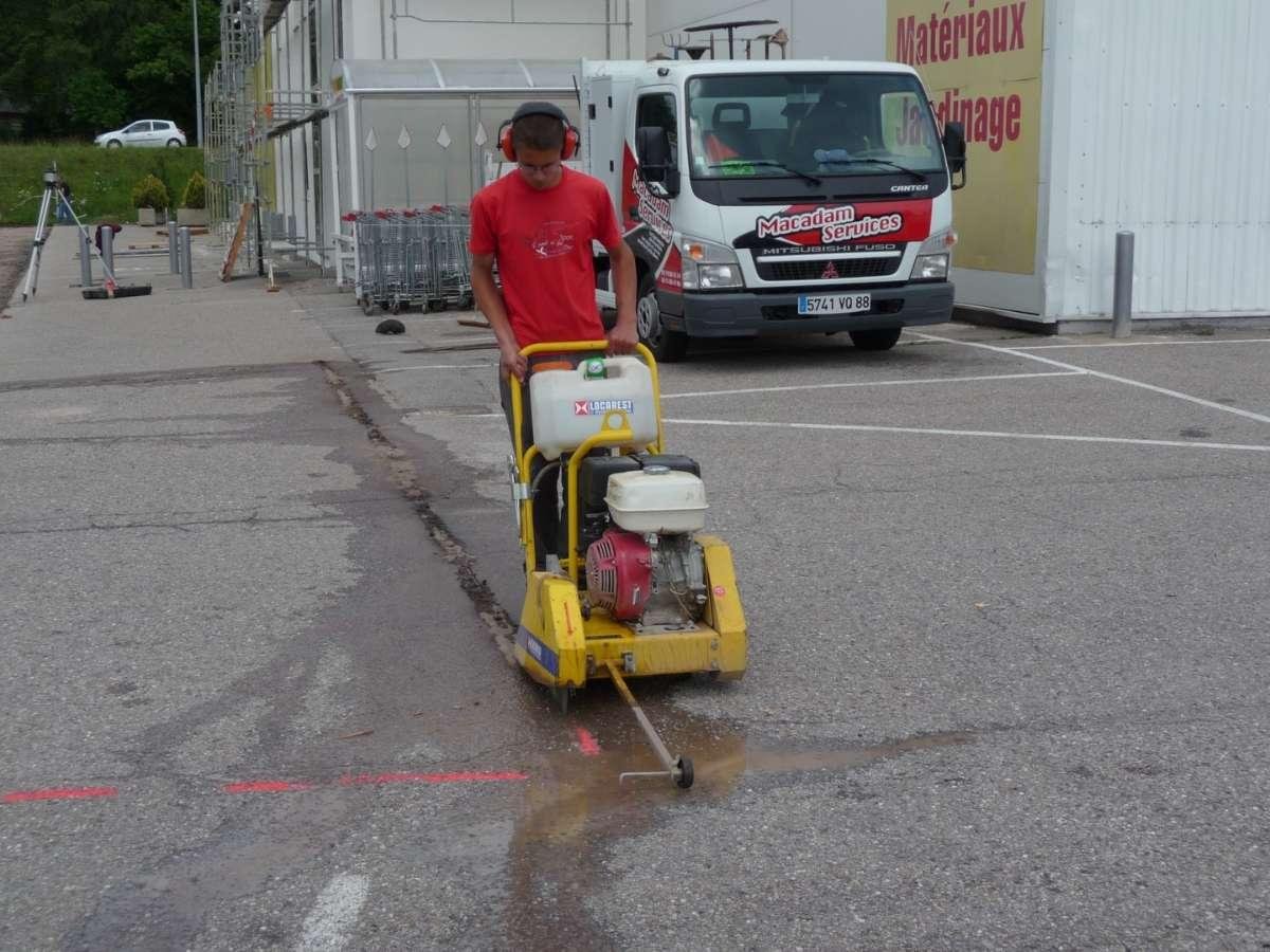 Sciage d'enrobés  -  Macadam Vichard à Corcieux