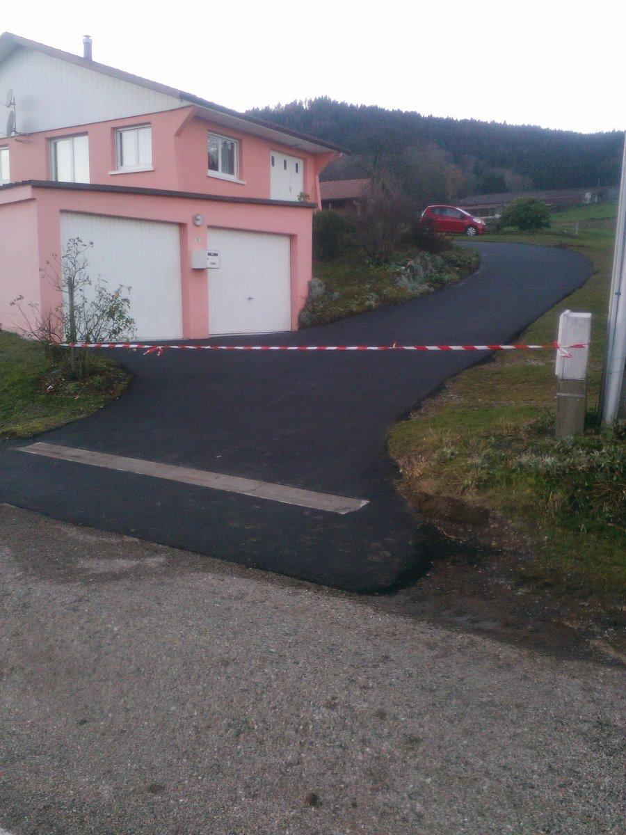 Pose d'enrobés à CLEURIE