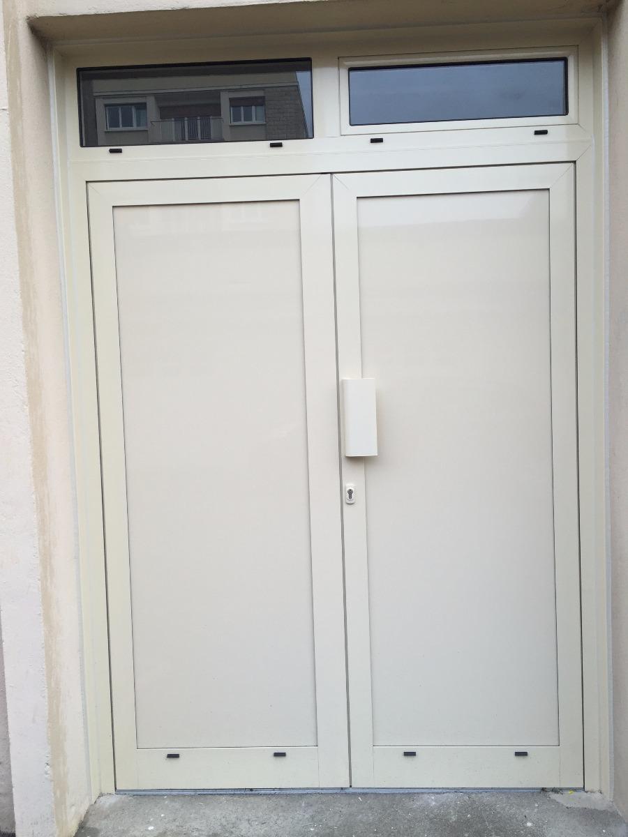 Porte en aluminium avec panneaux pleins