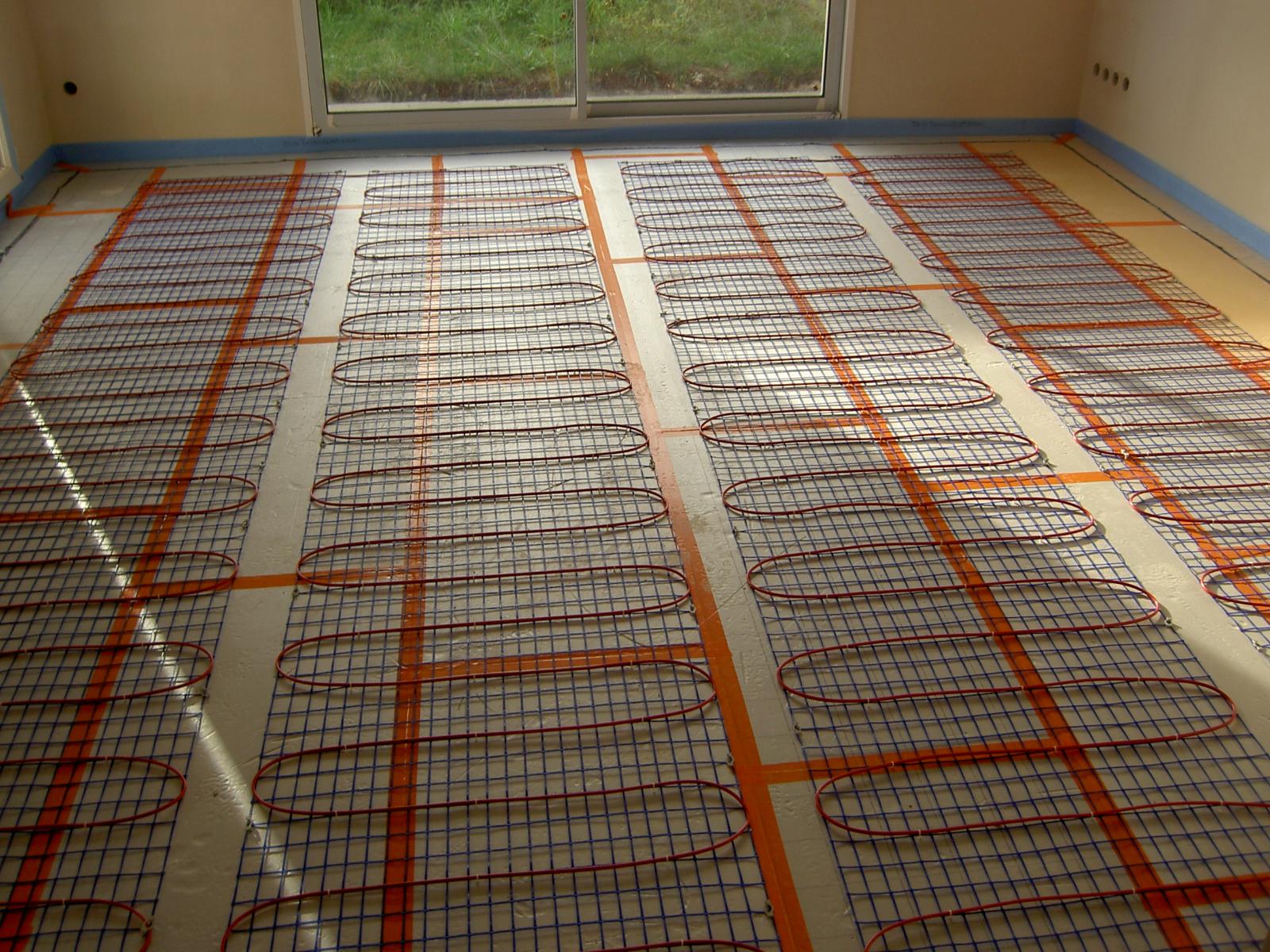 Plancher rayonnant électrique avec isolation de sol