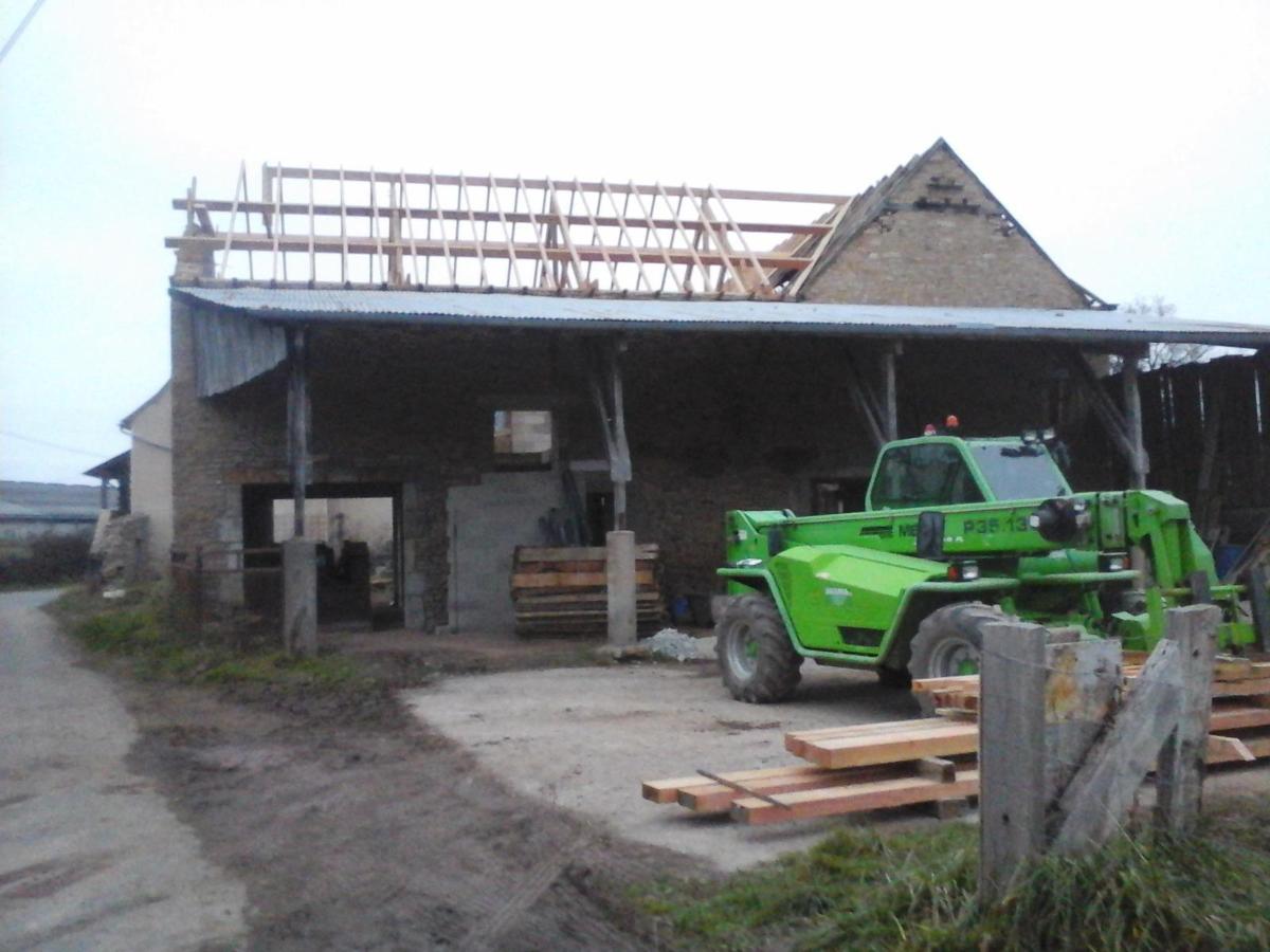 Charpente en rénovation d'un bâtiment agricole