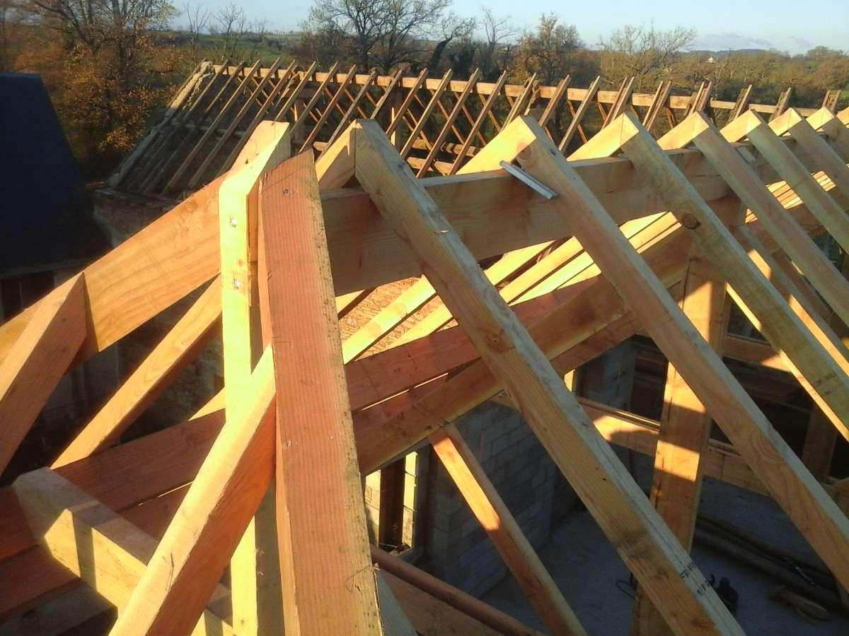 Charpente en bois d'une construction