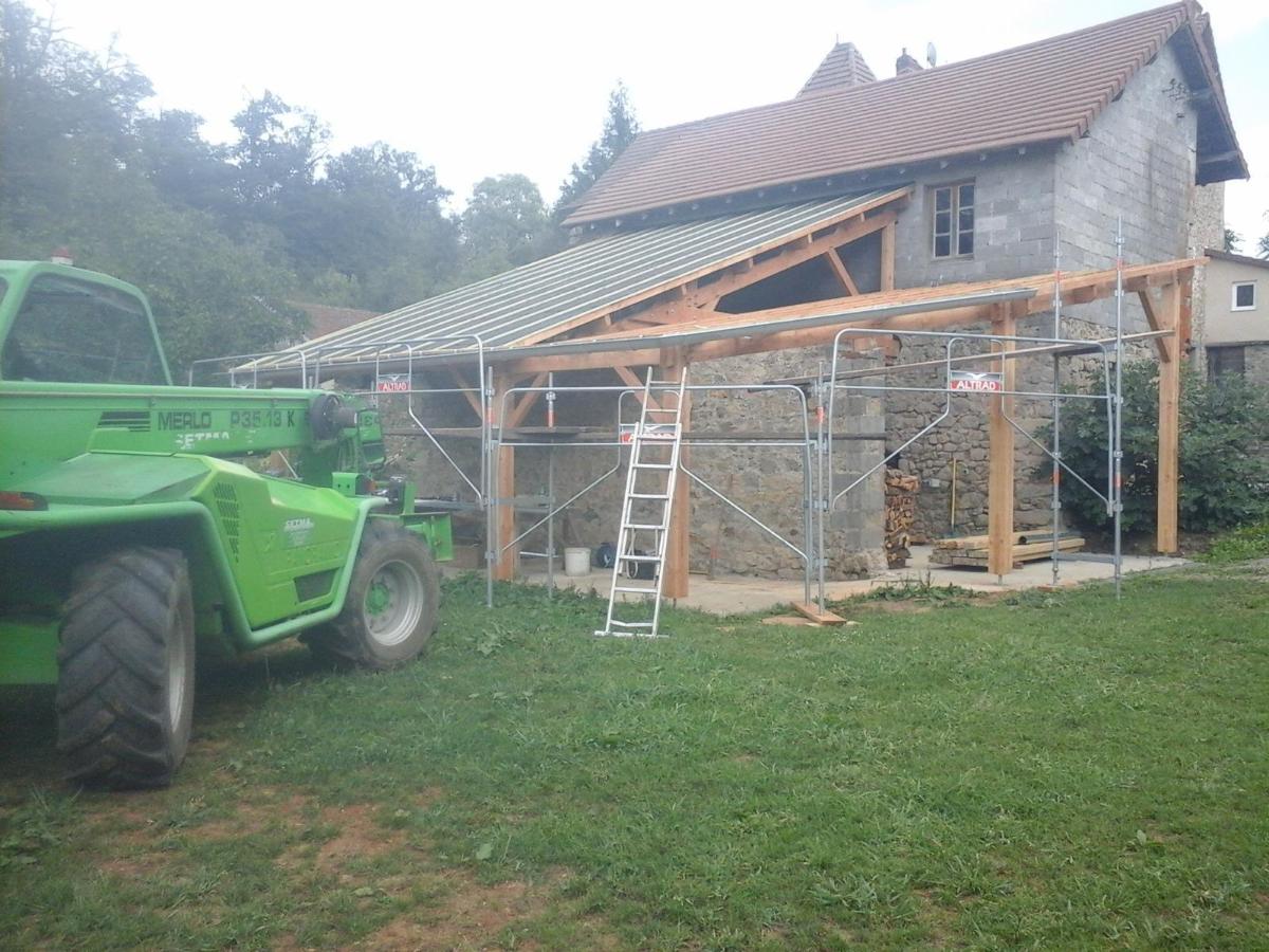 Construction en bois d'une extension de maison
